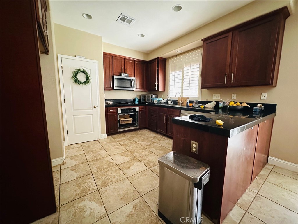 https://media.crmls.org/medias/2587107b-1414-4d85-8537-a25d0d7c6fe3.jpg?preset=X-Large