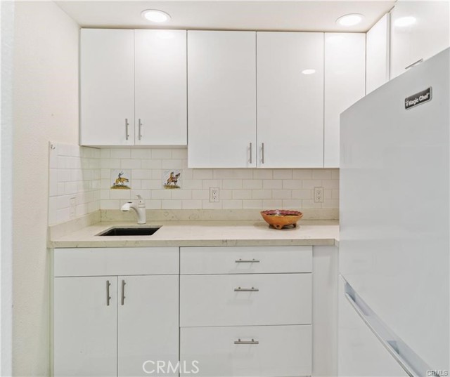 Image 19 of 24 For 21 Colonial  