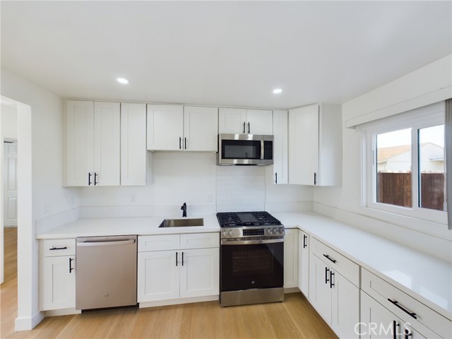 Detail Gallery Image 4 of 19 For 3284 Luna Ave, San Diego,  CA 92117 - 3 Beds | 1 Baths