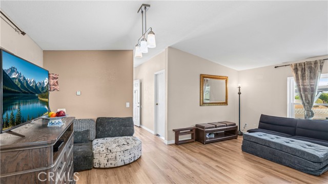 Detail Gallery Image 4 of 14 For 220 Camino Corto #39,  Vista,  CA 92083 - 2 Beds | 2 Baths