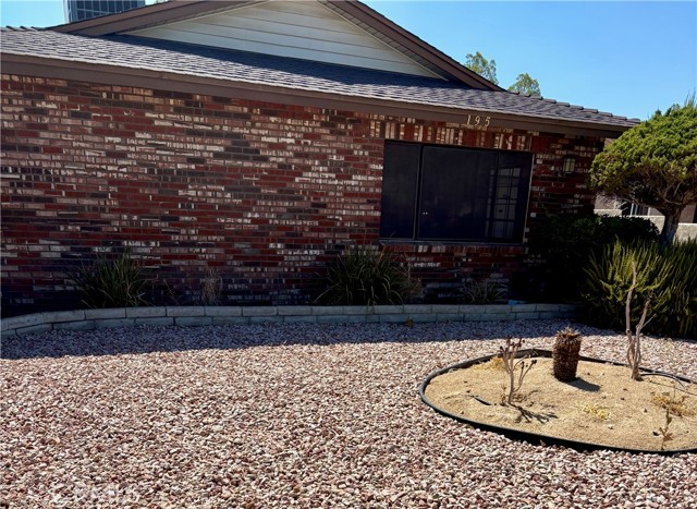 Detail Gallery Image 2 of 32 For 13925 Burning Tree Dr, Victorville,  CA 92395 - 3 Beds | 2 Baths