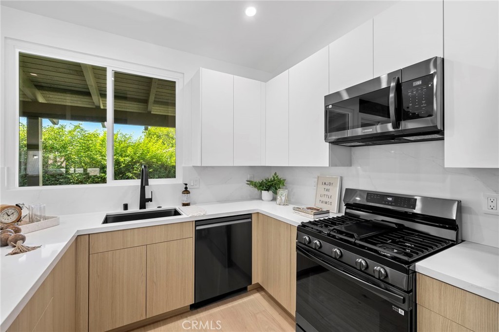 MLS #OC25221146 image #6