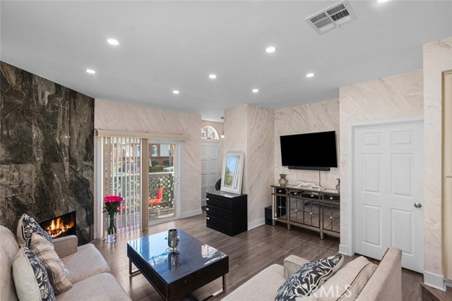 Detail Gallery Image 10 of 28 For 8958 Burnet Ave #B1,  North Hills,  CA 91343 - 2 Beds | 2/1 Baths