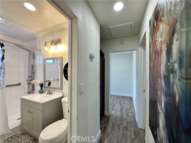 Hallway to bedrooms and bathroom