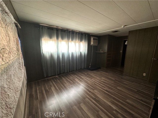 332 N LYON Avenue, Hemet CA: https://media.crmls.org/medias/258b2866-4339-4eb3-b284-d29974f398ad.jpg
