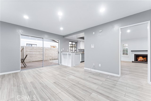 83 Weepingwood, Irvine CA: https://media.crmls.org/medias/258b295b-1378-4211-9ffc-dbaecd107022.jpg