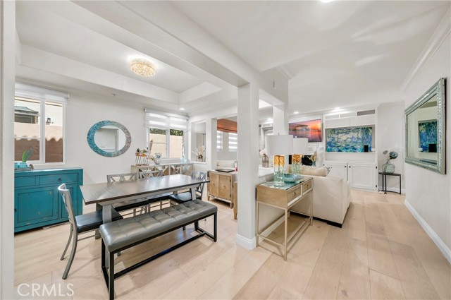 Detail Gallery Image 2 of 46 For 235 S Gale #102,  Beverly Hills,  CA 90211 - 2 Beds | 2 Baths