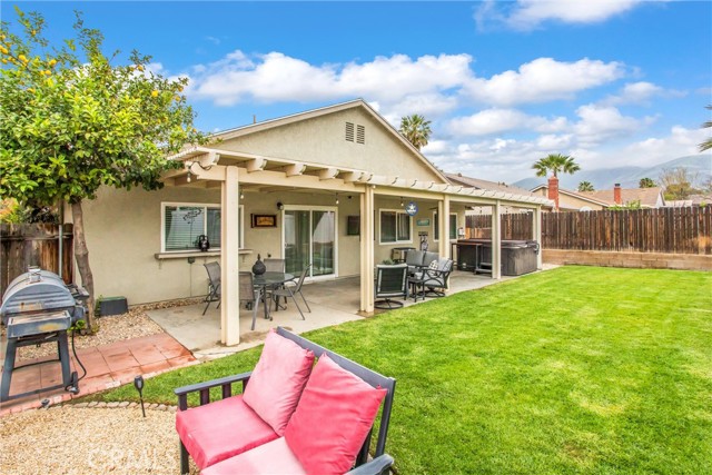 6967 Mountain Avenue, Highland CA: https://media.crmls.org/medias/258e6b1d-c933-4f28-b73b-ea97d7e9552c.jpg