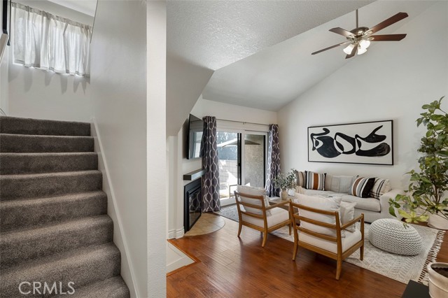 582 W Huntington Drive, Arcadia CA: https://media.crmls.org/medias/258ee214-ed61-4171-a438-19ece49df047.jpg