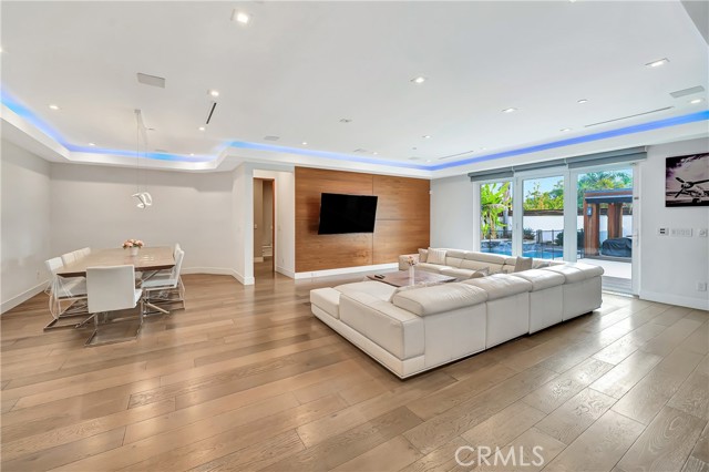 5622 Katherine, Sherman Oaks CA: https://media.crmls.org/medias/258f5e9a-6a65-4ba2-8887-30a71e21acbb.jpg