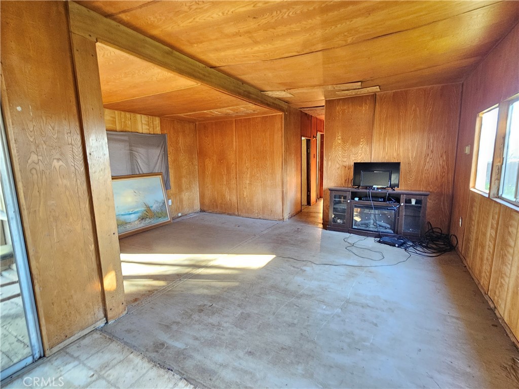 https://media.crmls.org/medias/258f60b3-7d5c-4c19-8e94-a32551e4de2b.jpg?preset=X-Large