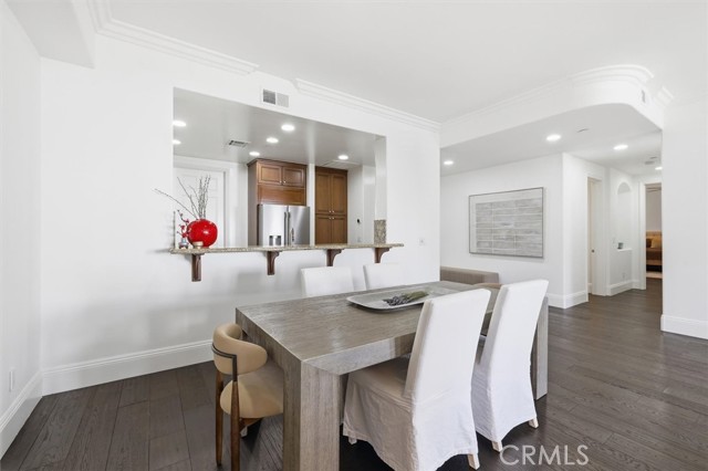 Detail Gallery Image 6 of 30 For 143 N Arnaz Dr #105,  Beverly Hills,  CA 90211 - 3 Beds | 2/1 Baths