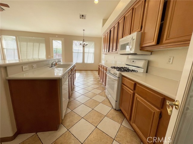 Detail Gallery Image 10 of 37 For 5555 Lincoln Ave, Hemet,  CA 92544 - 3 Beds | 2 Baths