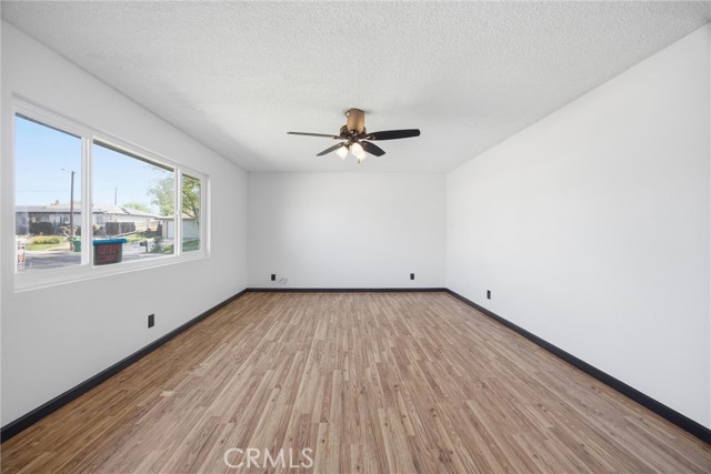 Detail Gallery Image 13 of 45 For 409 Borman Ave, Bakersfield,  CA 93308 - 3 Beds | 2 Baths