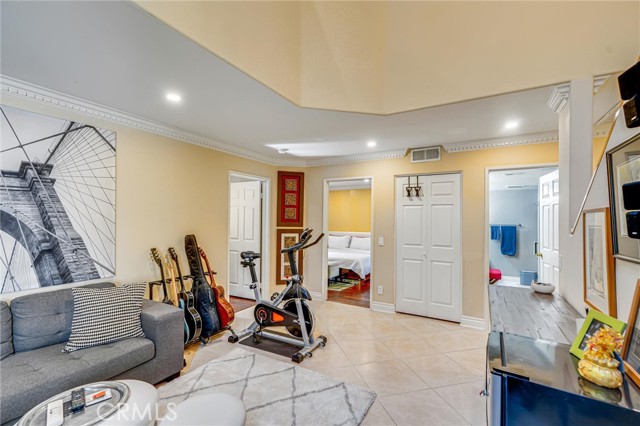 Detail Gallery Image 4 of 28 For 11326 Old Ranch Cir, Chatsworth,  CA 91311 - 3 Beds | 2/1 Baths