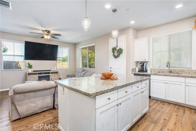 Detail Gallery Image 6 of 26 For 2002 Juniper Ln, Colton,  CA 92324 - 3 Beds | 2/1 Baths