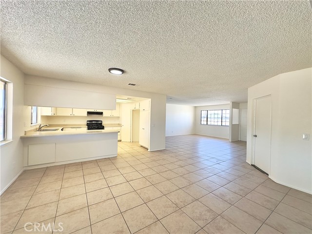22311 Thunderbird Road, Apple Valley CA: https://media.crmls.org/medias/25919834-d868-46e6-bba3-bd88a86fcc5f.jpg