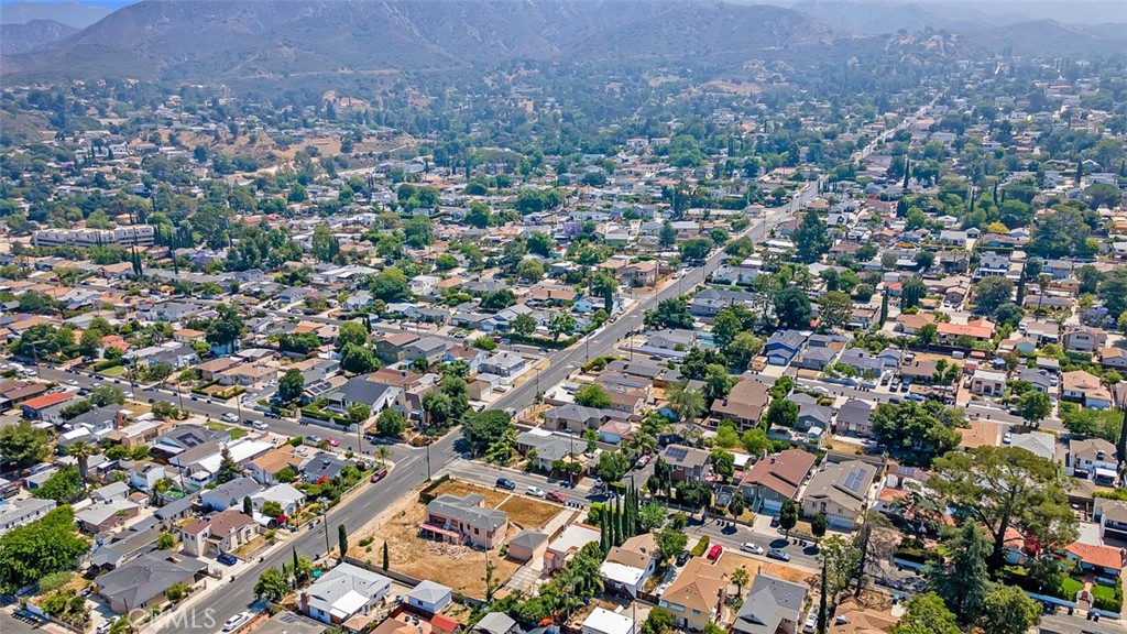 https://media.crmls.org/medias/259205b6-ad9e-4f26-8339-4e36871cb7e8.jpg?preset=X-Large