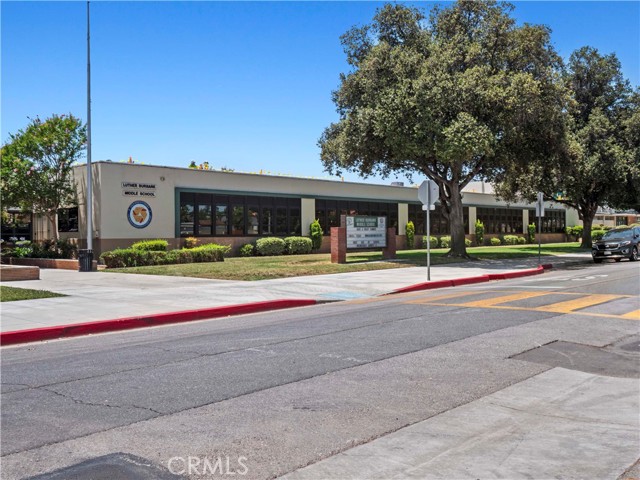 1511 N Maple Street, Burbank CA: https://media.crmls.org/medias/2592bb4e-ec98-4d6b-acd0-788930b4a9e8.jpg