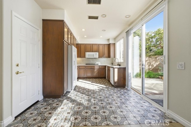 Detail Gallery Image 13 of 35 For 3670 El Encanto, Calabasas,  CA 91302 - 3 Beds | 3 Baths