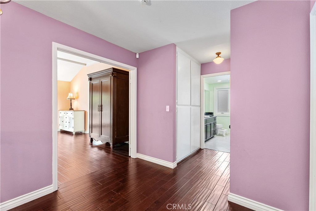https://media.crmls.org/medias/259329ce-b550-4e33-ac16-668ab5f52e33.jpg?preset=X-Large