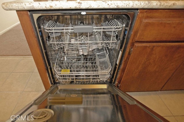 Detail Gallery Image 5 of 12 For 17330 Chatsworth St, Granada Hills,  CA 91344 - 2 Beds | 2 Baths