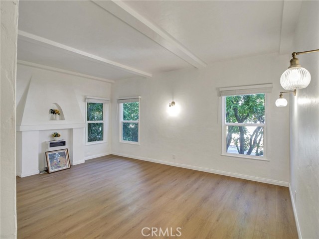 Detail Gallery Image 6 of 30 For 9949 Young Dr #204,  Beverly Hills,  CA 90212 - 1 Beds | 1 Baths