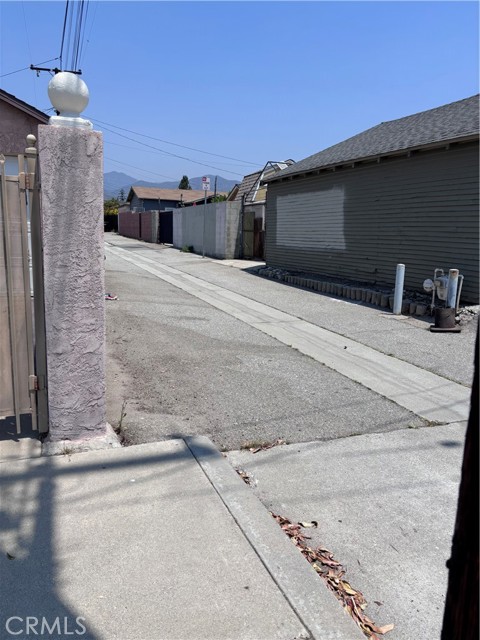 Detail Gallery Image 27 of 30 For 400 N Virginia Ave, Azusa,  CA 91702 - 2 Beds | 1 Baths