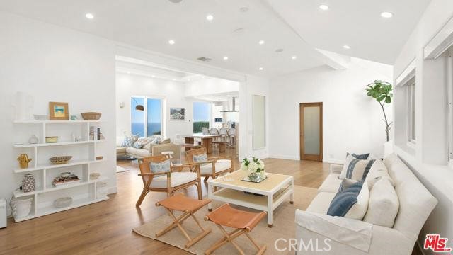 Detail Gallery Image 7 of 69 For 31654 Broad Beach Rd, Malibu,  CA 90265 - 4 Beds | 3/1 Baths