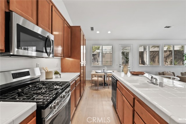 Detail Gallery Image 14 of 39 For 587 Big Sky Dr, Oceanside,  CA 92058 - 4 Beds | 2 Baths