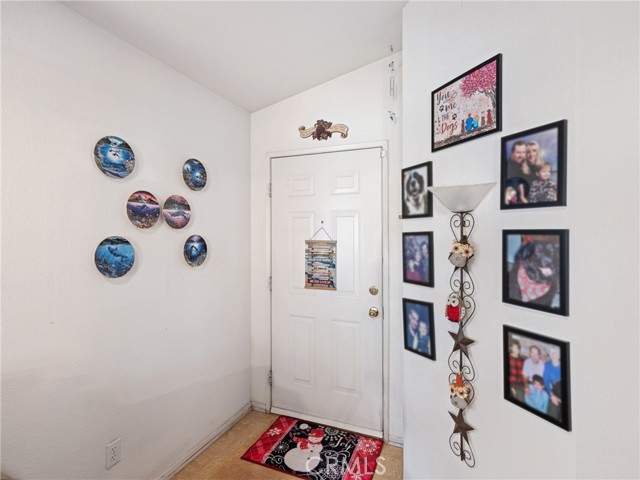 Detail Gallery Image 11 of 29 For 13431 Monterey Way, Victorville,  CA 92392 - 3 Beds | 2 Baths