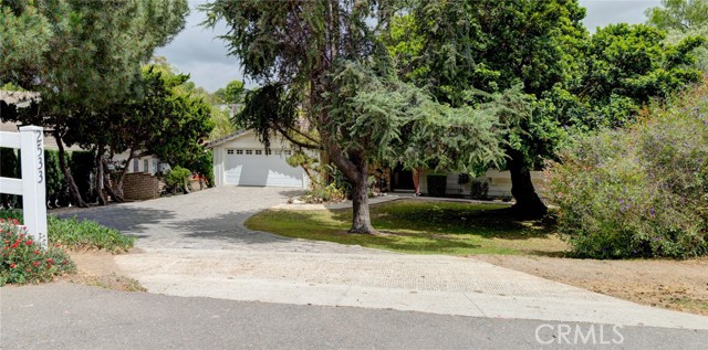    Long driveway with ample parking