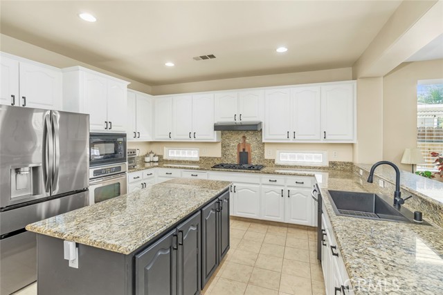 12109 Childress Street, Bakersfield CA: https://media.crmls.org/medias/25991244-1c63-4e4d-a26f-3c207455e61f.jpg