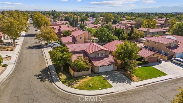 Detail Gallery Image 2 of 41 For 43946 Rembrandt St, Lancaster,  CA 93535 - 5 Beds | 3/1 Baths