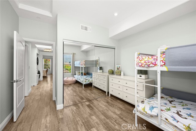 2745 Montrose Avenue, Montrose CA: https://media.crmls.org/medias/259b5804-37ec-4809-8eda-5665d7975c84.jpg