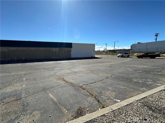 15095 7th Street, Victorville, California 92395, ,Commercial Sale,For Sale,15095 7th Street,CRIV24044327