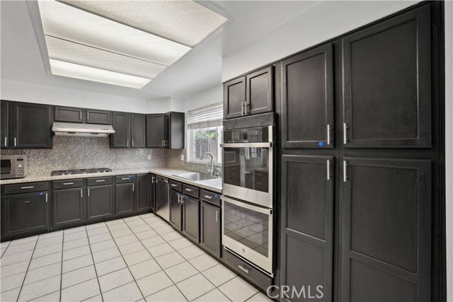 18627 Arminta Street, Reseda CA: https://media.crmls.org/medias/259bfedf-2e95-4594-a66b-fe753e2ed1d4.jpg
