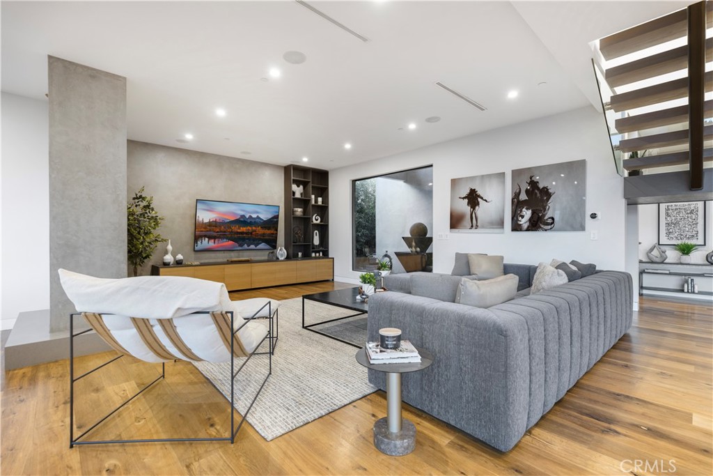 MLS #SR25263958 image #4