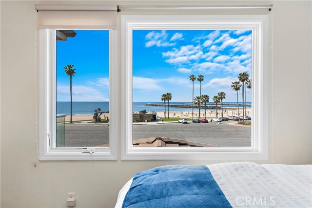 Detail Gallery Image 9 of 30 For 3036 Breakers Dr, Corona Del Mar,  CA 92625 - 3 Beds | 2 Baths