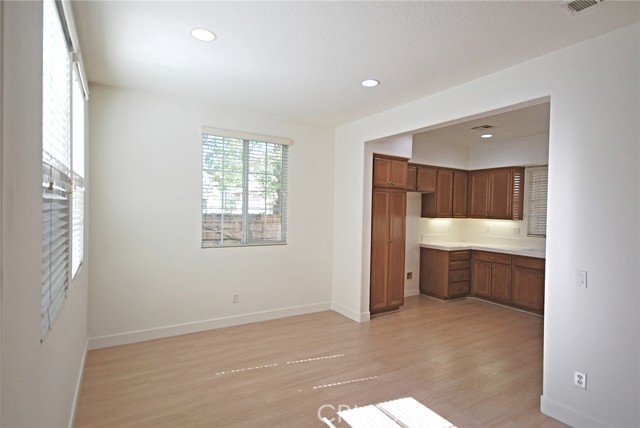 Detail Gallery Image 7 of 27 For 27444 Acacia Dr, Valencia,  CA 91354 - 3 Beds | 3 Baths