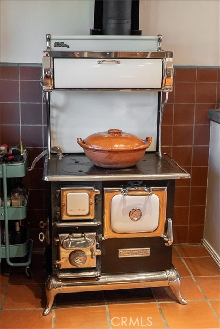 Detail Gallery Image 7 of 62 For 7975 Nacimiento Lake Dr, Paso Robles,  CA 93446 - 6 Beds | 3/1 Baths