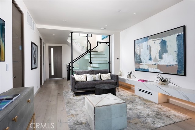 Detail Gallery Image 7 of 30 For 356 Dahlia Place, Corona Del Mar,  CA 92625 - 3 Beds | 3/2 Baths