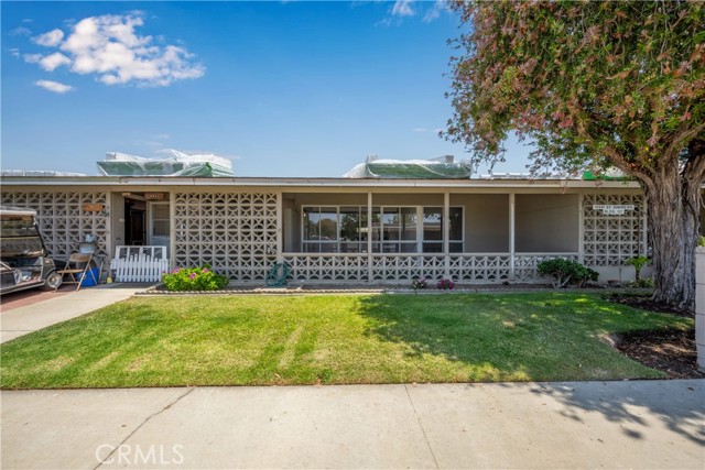 13341 St Andrews Drive, Seal Beach CA: https://media.crmls.org/medias/259fdb35-8278-4f2a-ba0f-78a96d359a8f.jpg