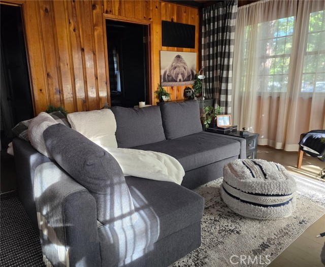 Detail Gallery Image 4 of 16 For 638 Rose Hill, Crestline,  CA 92325 - 1 Beds | 1 Baths