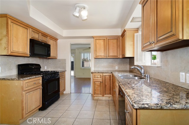 12731 Stagg Street photo 8