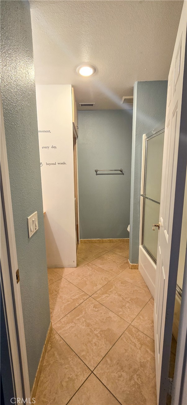 19195 Shoreline Lane, Huntington Beach CA: https://media.crmls.org/medias/25a074f2-fad3-4874-8209-559eda354fe0.jpg