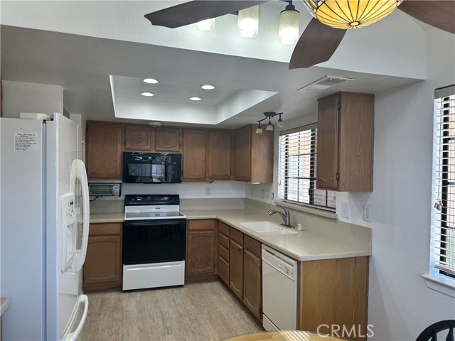 19080 Elm Drive, Apple Valley CA: https://media.crmls.org/medias/25a08996-716a-4df6-9cc9-d83a1e2f57ae.jpg