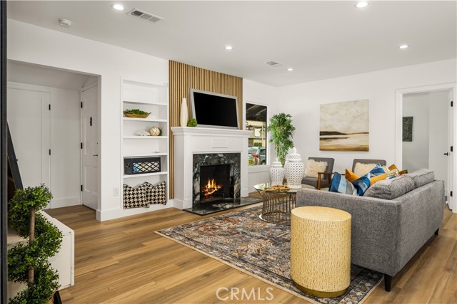 6005 S La Brea Avenue, Los Angeles CA: https://media.crmls.org/medias/25a08d49-3adb-4e99-b883-d75871ddef92.jpg