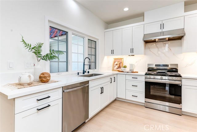 26 Seton, Irvine CA: https://media.crmls.org/medias/25a0a53c-b78b-4150-9157-6add4730f1c2.jpg