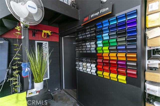 5035 Hollywood Boulevard, Los Feliz CA: https://media.crmls.org/medias/25a1a500-b968-4d6a-99aa-4c1a8b7f670c.jpg
